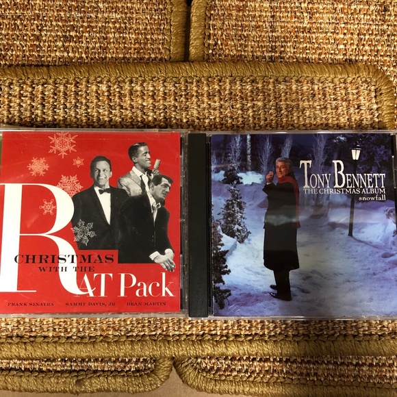 2 Music CDs - Christmas with the Rat Pack & Tony Bennet Christmas Album snowfall - Picture 1 of 9